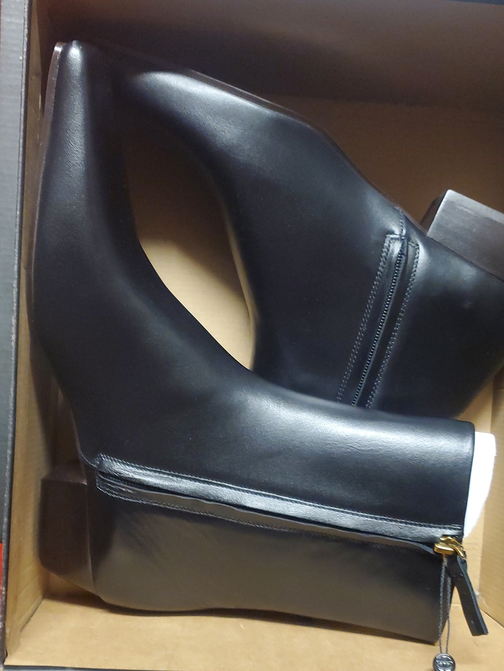 Womans massimo dutti Black Leather Ankle Boots - Classic Zip Detail